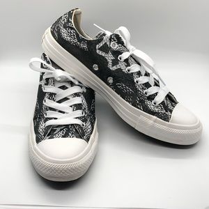 Reptile Print Low Top Converse sz 8
